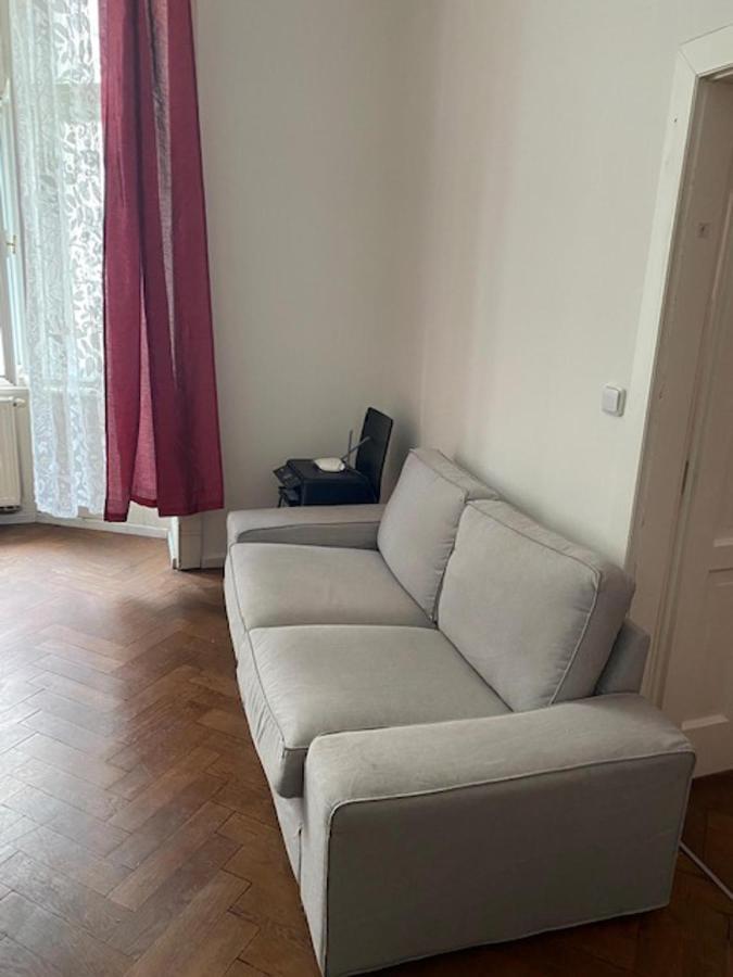Large 3 Bedroom Family With Balcony Apartmán