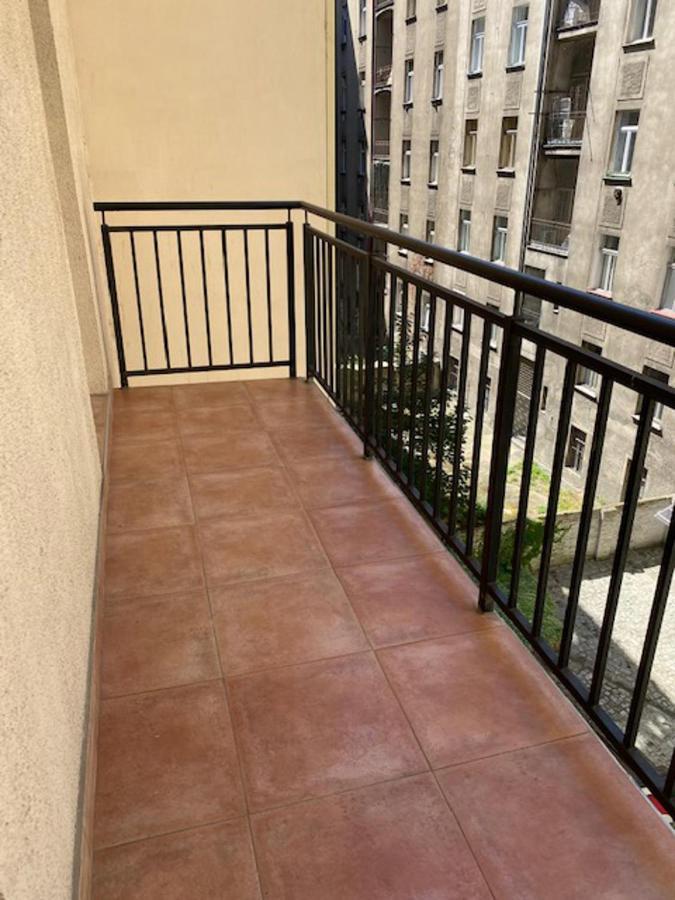 Large 3 Bedroom Family With Balcony Praha