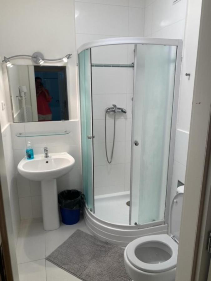 Large 3 Bedroom Family With Balcony * Praha