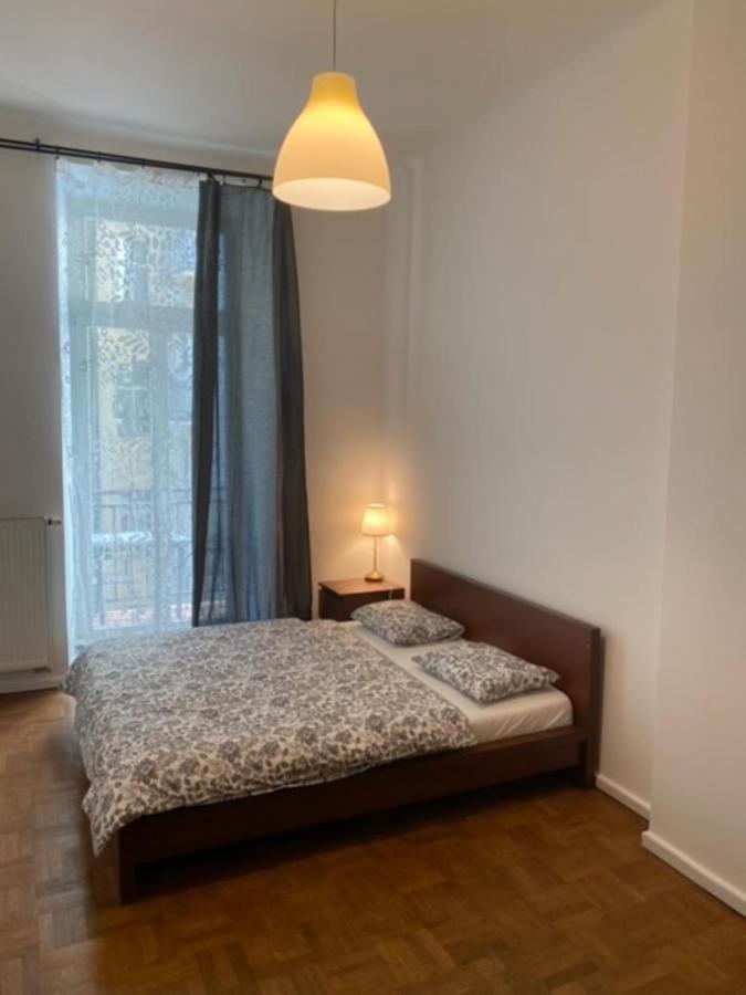 Large 3 Bedroom Family With Balcony * Praha